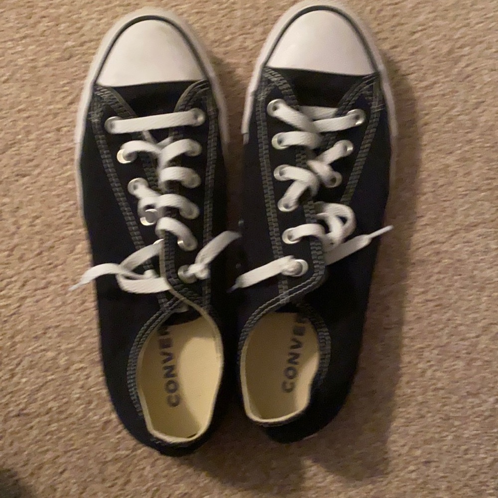 Black Converse only worn once